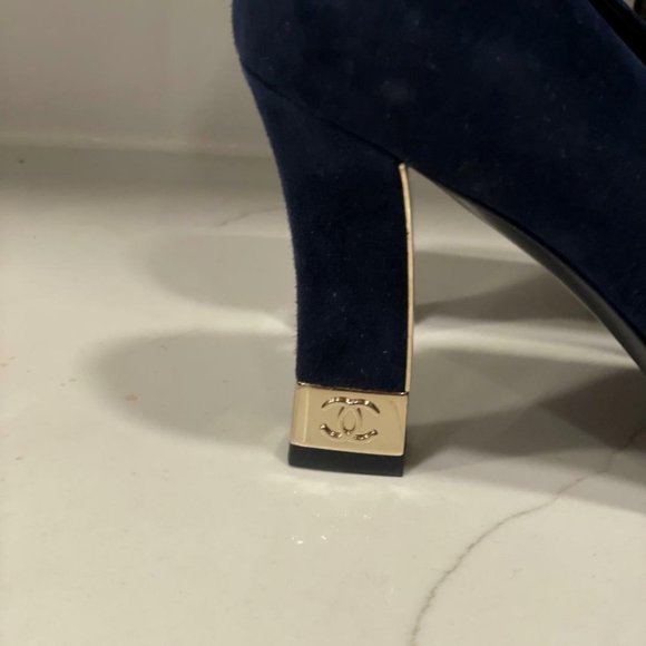 CHANEL 20A Suede Cap Toe CC Signature Metal Heel Pumps Shoes - Picture 4 of 12